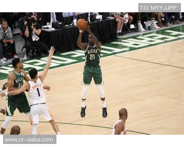 卡梅隆约翰逊首节三分球失准仅得1分2板2助状态堪忧