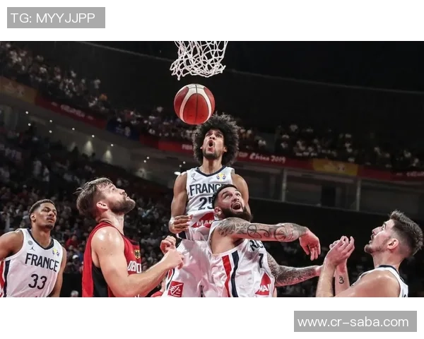 戈贝尔因垫脚文班遭罚一级恶意与技犯马刺获四罚球及球权优势