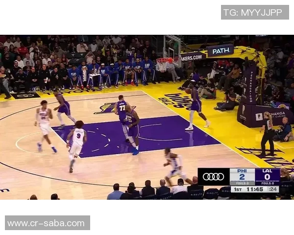 埃奇库姆半场表现不佳10投仅3中三分球命中率低迷仅得7分2篮板